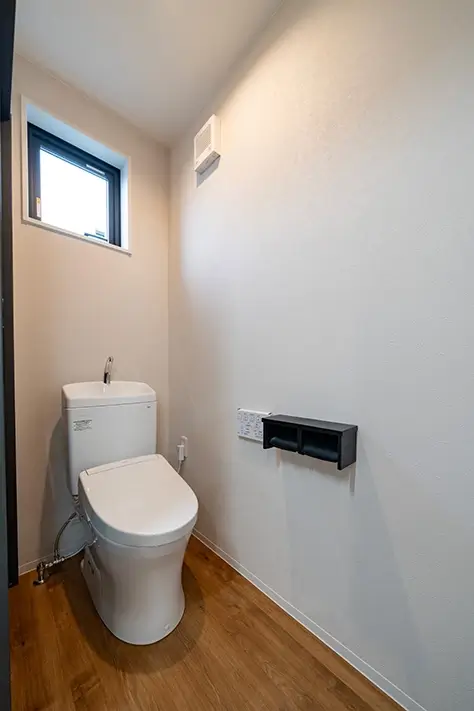 二階トイレはコストと手入れのバランスがよいスタンダードタイプを採用