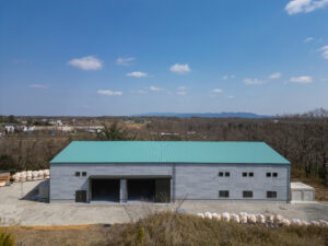 3,000㎡の広大な敷地に建つ木造工場兼倉庫