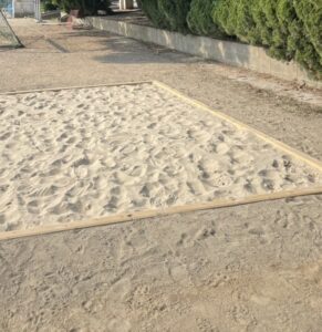 愛情こもった小学校砂場工事