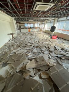 ストレッチ専門ジム 新装オープンに向け改装工事中